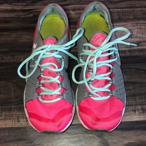 Under Armor Womens size 9.5